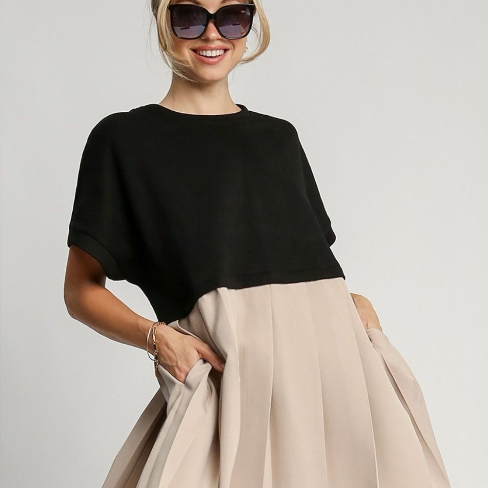 Umgee Umgee Full Size Round Neck Pleated Dress with Side Pockets 2XL